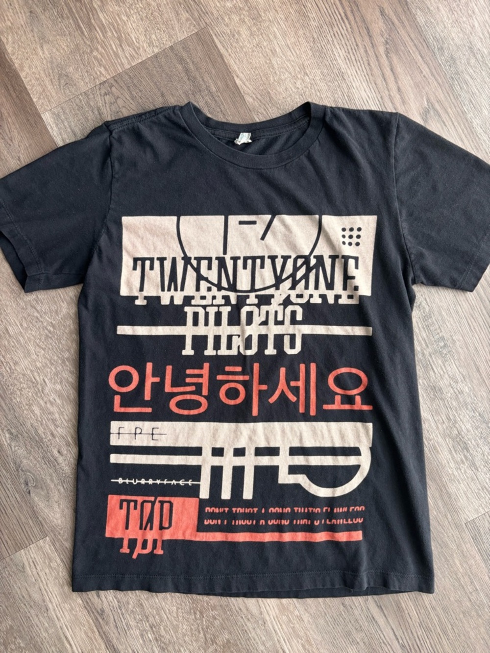 Rare Twenty One Pilots Blurry Face in Korean Tee Sz.XS